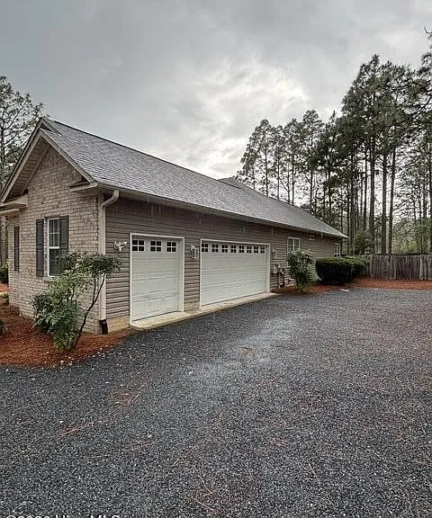 1150 Linden Rd — Photo 2