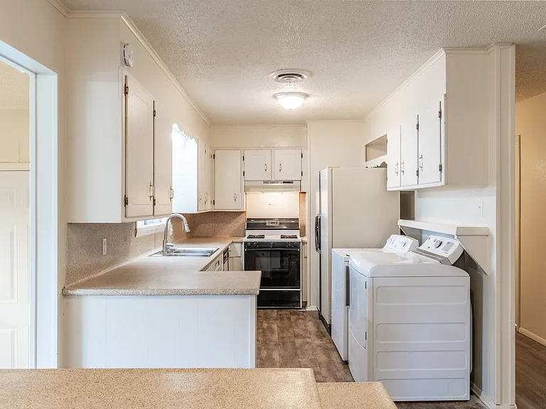8022 Highway 271 S #C — Photo 6