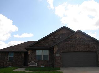 1305 Canyon Dr, Monett, MO 65708