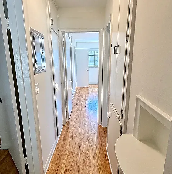 8222 De Longpre Ave #6 — Photo 9