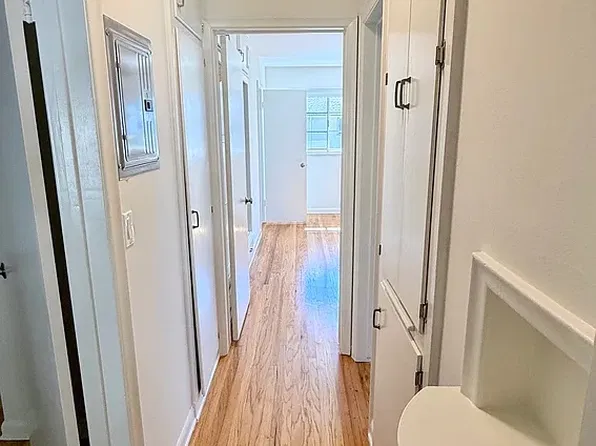 8222 De Longpre Ave APT 6, West Hollywood, CA 90046