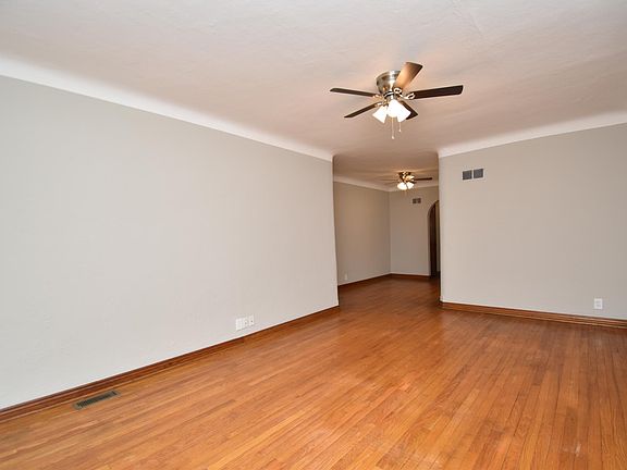 4th image of 5016 Jamieson Ave #1W