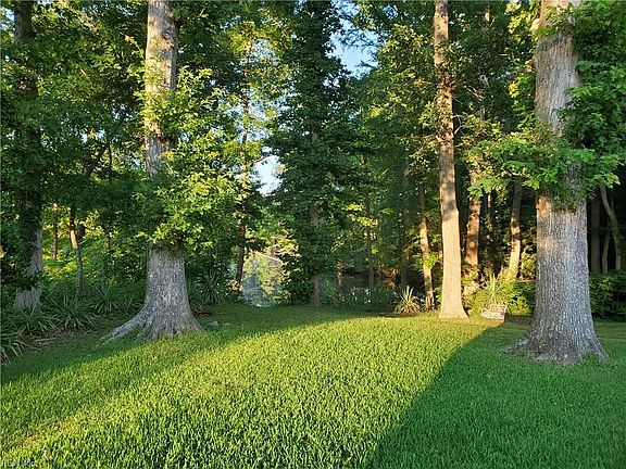 4th image of 1332 Downs Ln