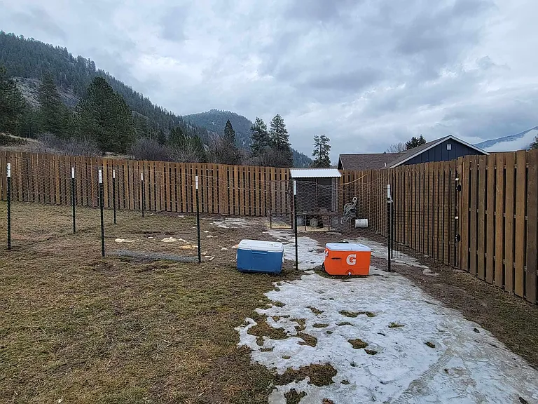 110 Bernie Rd — Photo 40
