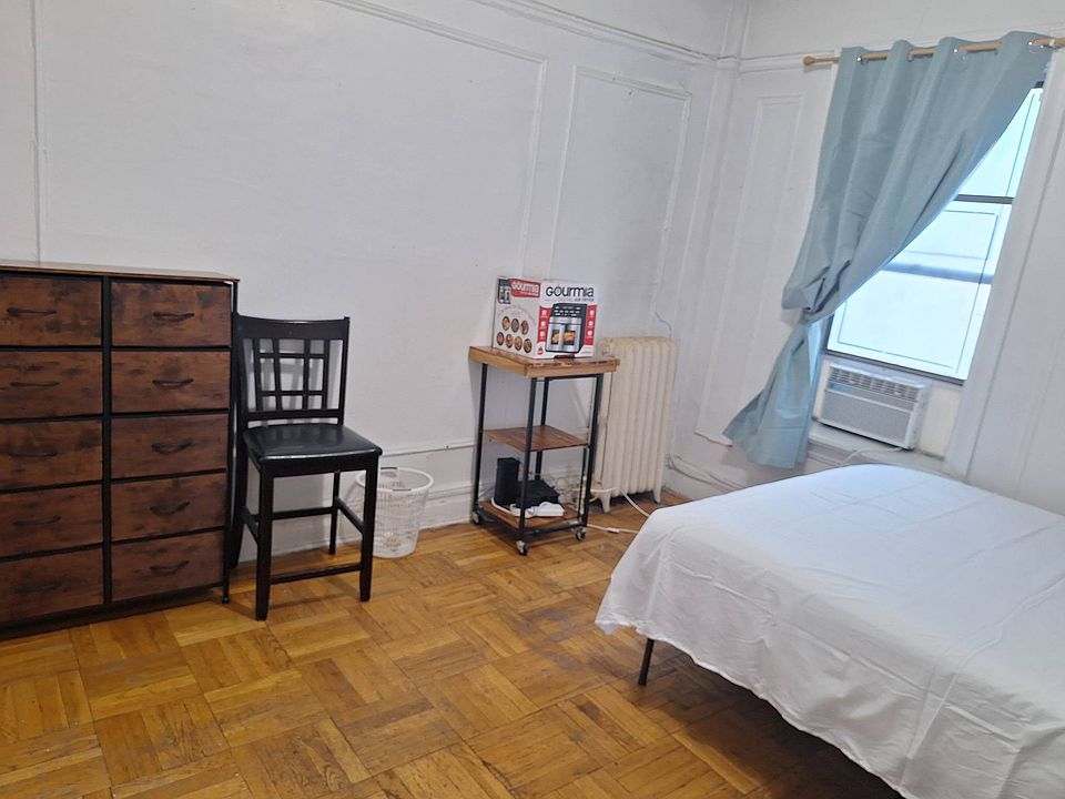 1st image of 512 Isham St