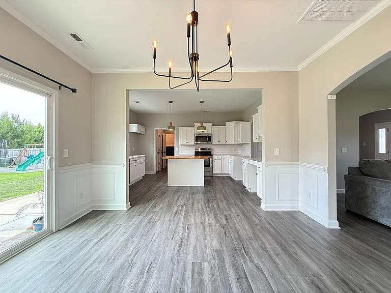 303 Breezeway Dr — Photo 7