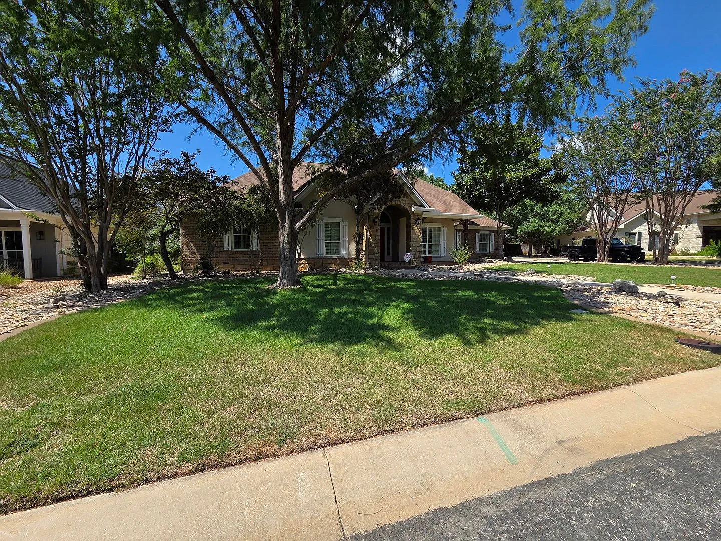 For Lease!! Great Location! — Photo 2