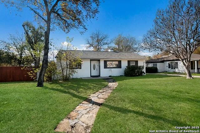 4 bed, 3.0 bath, 1949 sqft, $2,000 — Photo 4