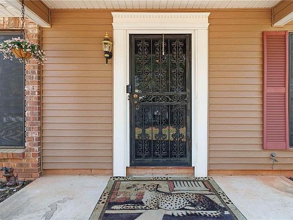 3rd image of 3817 Skidmore Dr