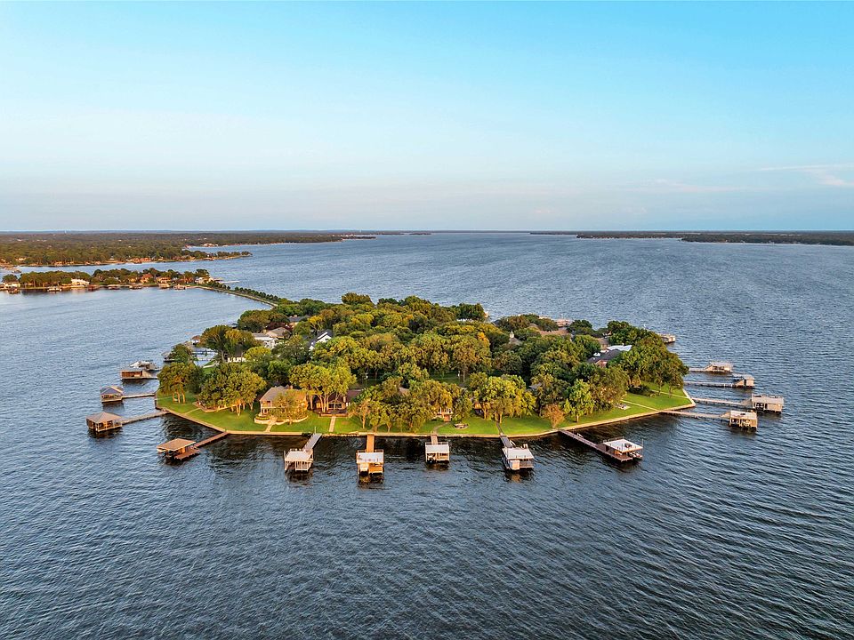 1st image of 662 Enchanted Isles Dr