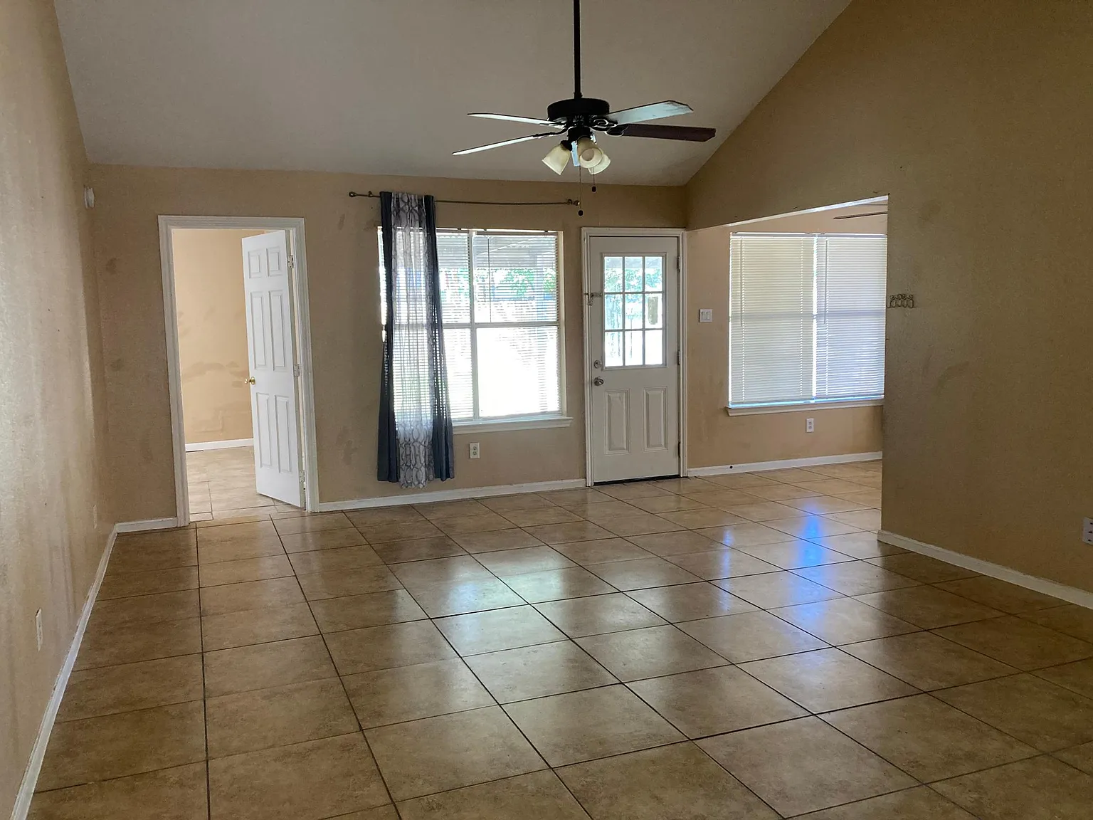 3 bed, 1226 sqft, $1,550 — Photo 3