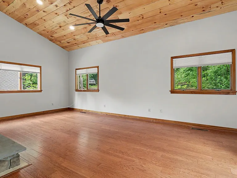 52 Stanley Rd — Photo 22
