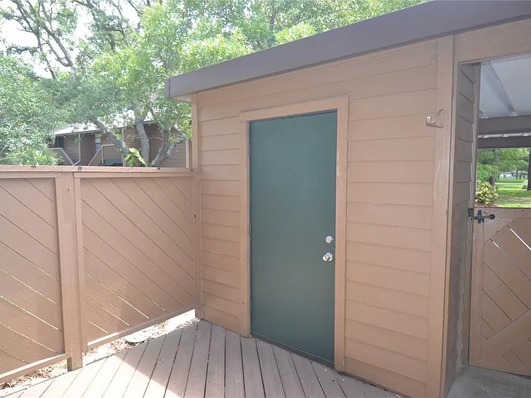605 Lennox Rd W — Photo 22