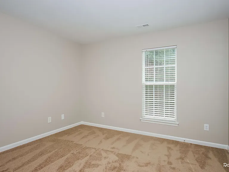 724 Georgie St — Photo 11