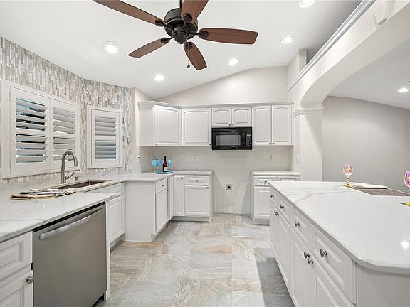 4th image of 402 Harbor View Ln