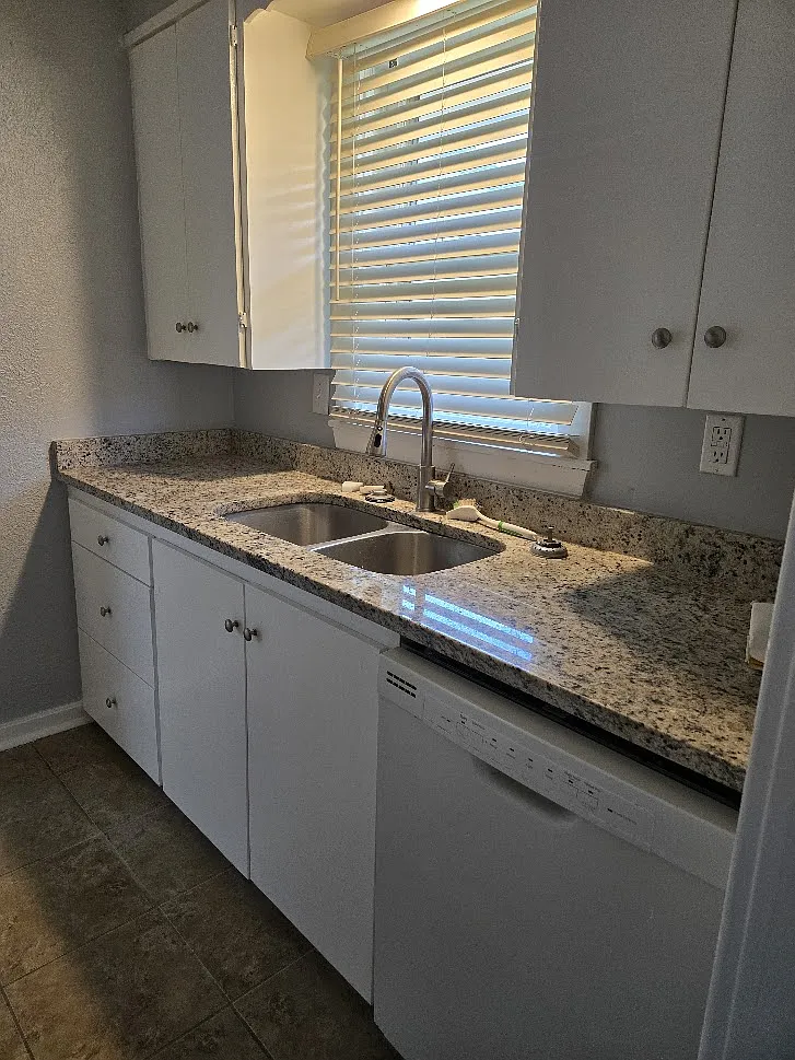 2 bed, 1.0 bath, 768 sqft, $1,100 — Photo 3