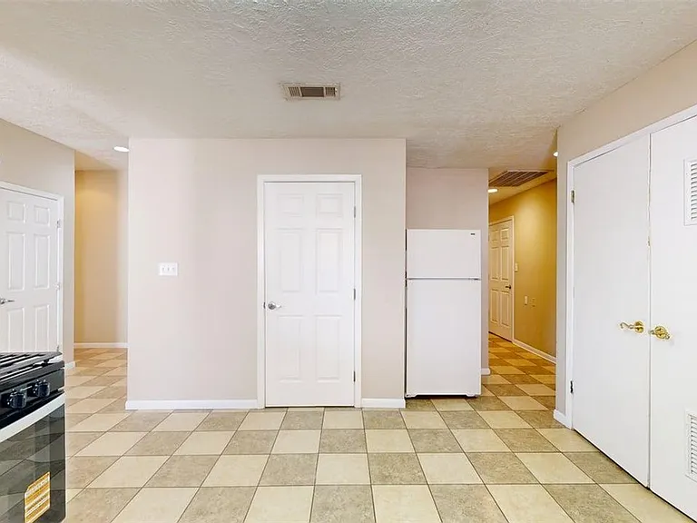 1724 Boardwalk Ct — Photo 6