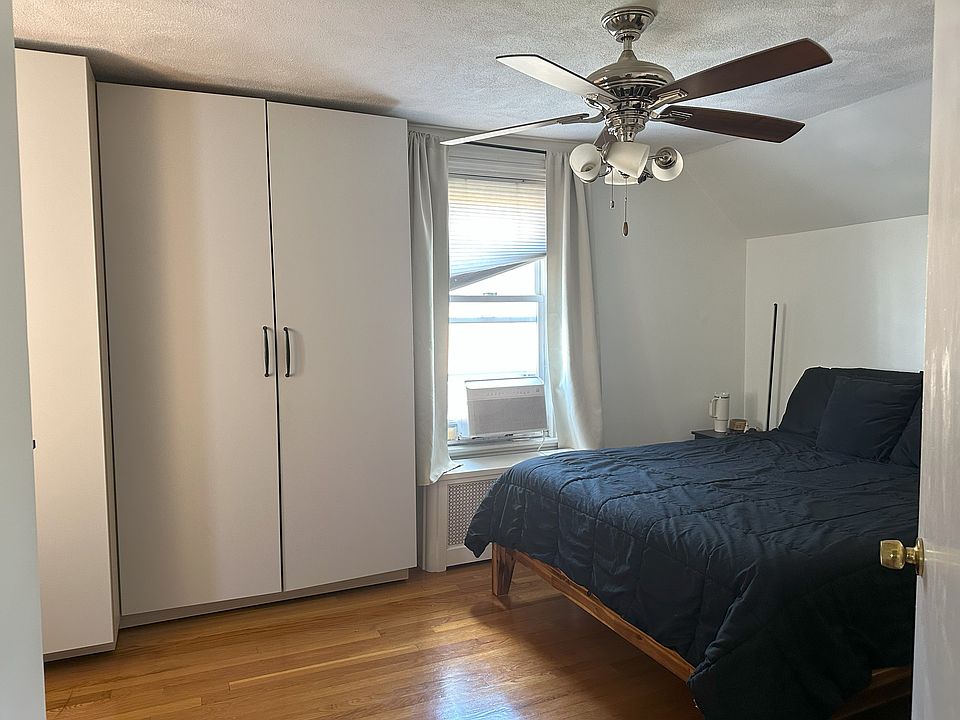 Main bedroom (furniture not included in rental)