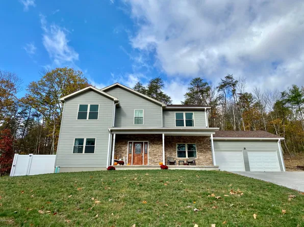 11 Salmon Ln, Mill Hall, PA 17751