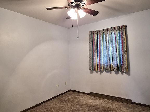 5th image of 907 Senior Ave