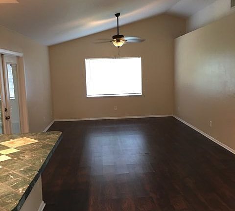 4th image of 2117 SW 39th Ter