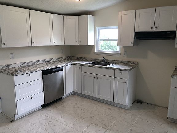 3rd image of 325 Lake Dr