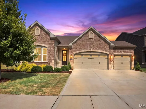 140 Oakleigh Park Ln, Saint Charles, MO 63303