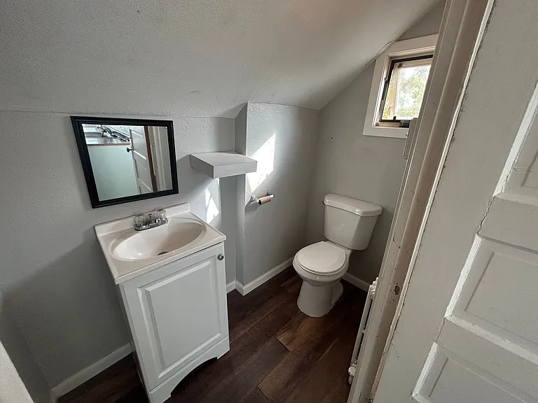 239 Park St W — Photo 10