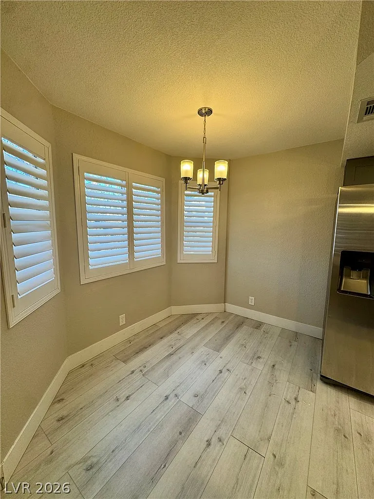 2 bed, 2.0 bath, 912 sqft, $1,570 — Photo 4