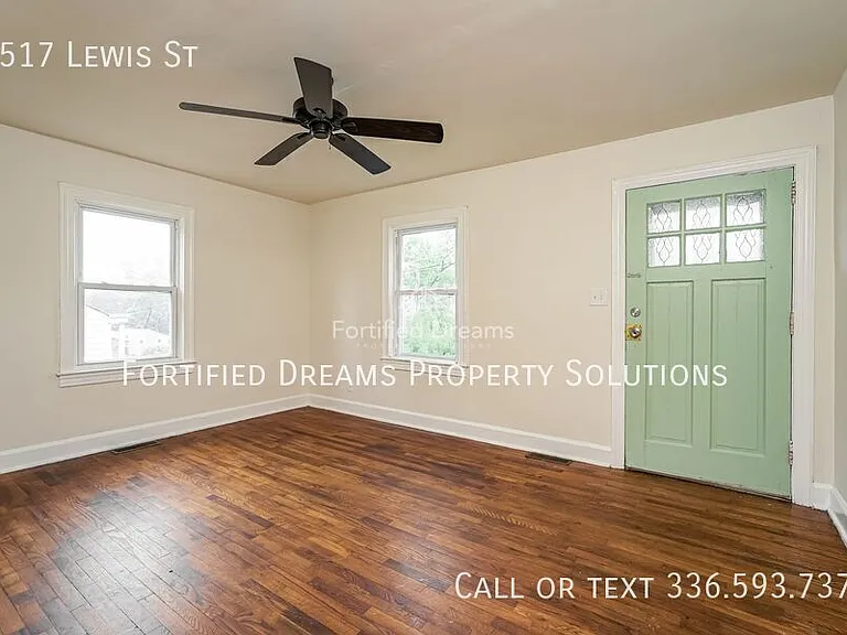 2517 Lewis St — Photo 3