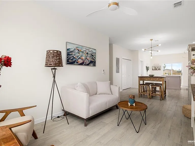 1009 Bass Ave #3 — Photo 2