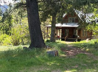 15 Lucky Jim Ln, Winthrop, WA 98862