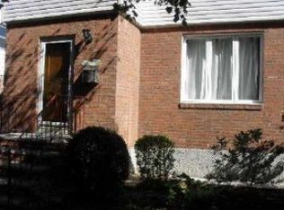 4917 216th St, Oakland Gardens, NY 11364