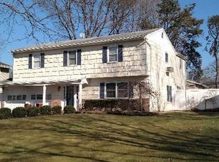 32 Maureen Dr, Hauppauge, NY 11788