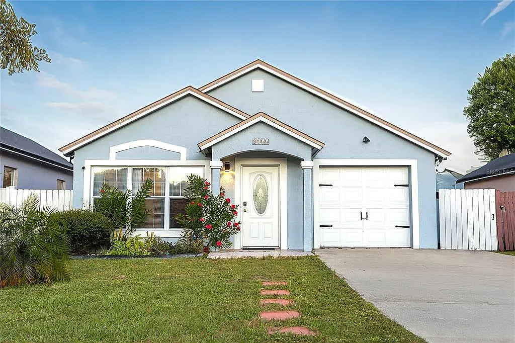 3 bed, 200 sqft, $2,550 — Photo 1