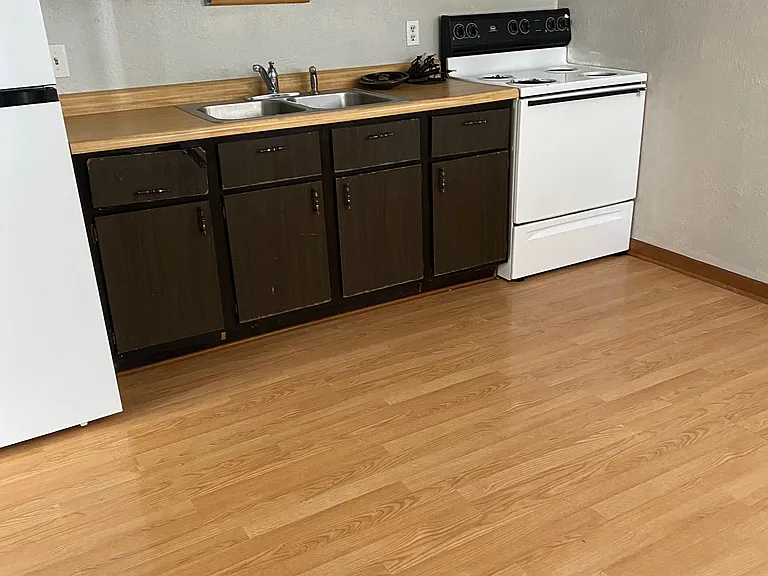 182 Birch Ct #1 — Photo 3