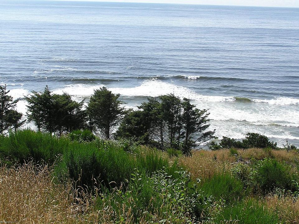 1st image of 25 Nantucket Dr