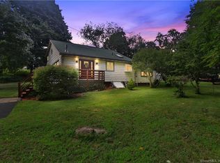 11 North Ave, Woodbridge, CT 06525