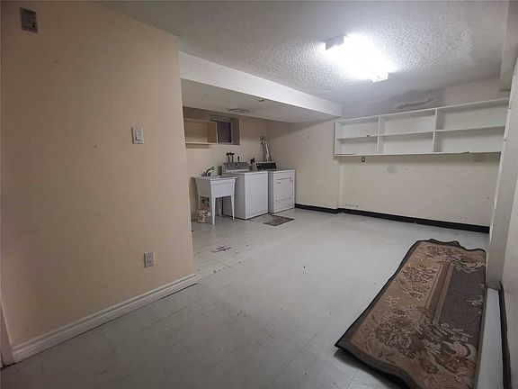 4th image of 146 Bannockburn Ave