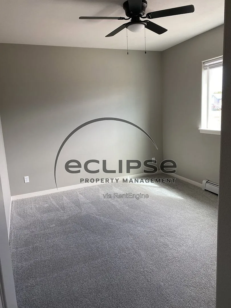 3 bed, 1.0 bath, 1205 sqft, $1,650 — Photo 3
