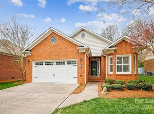 5518 Dunedin Ln, Charlotte, NC 28270