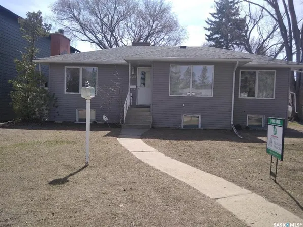 1402 14th STREET E, Saskatoon, SK S7H 0A8