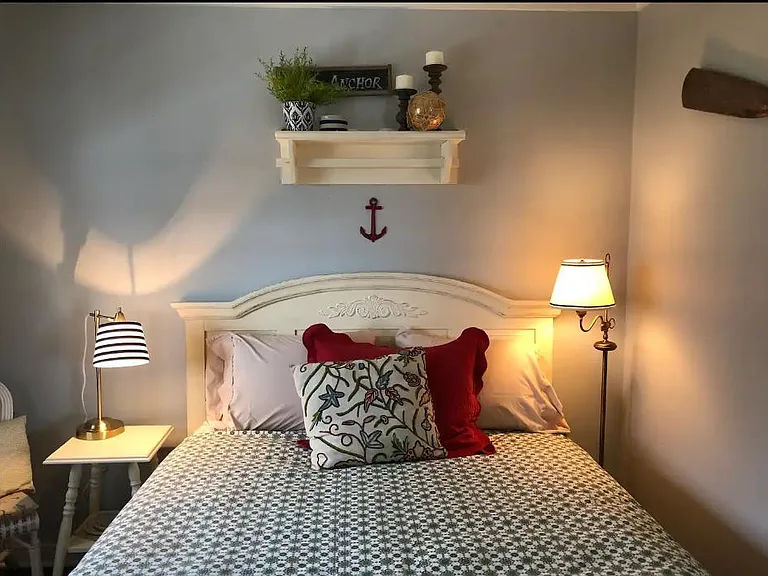Bedroom #2, queen sized bed (linens provided).