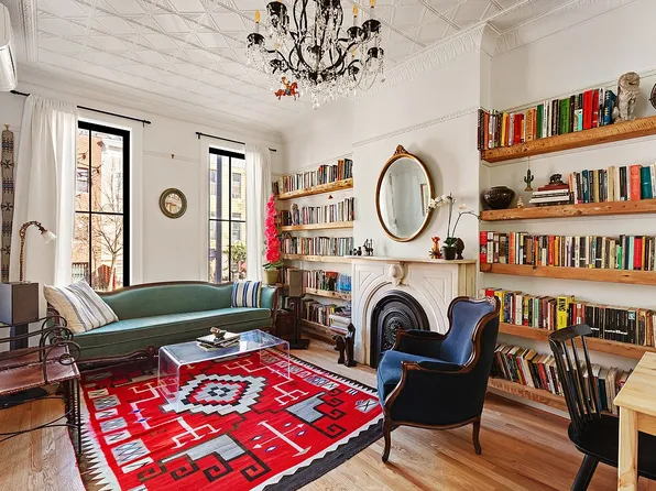 102 Hall St, Brooklyn, NY 11205