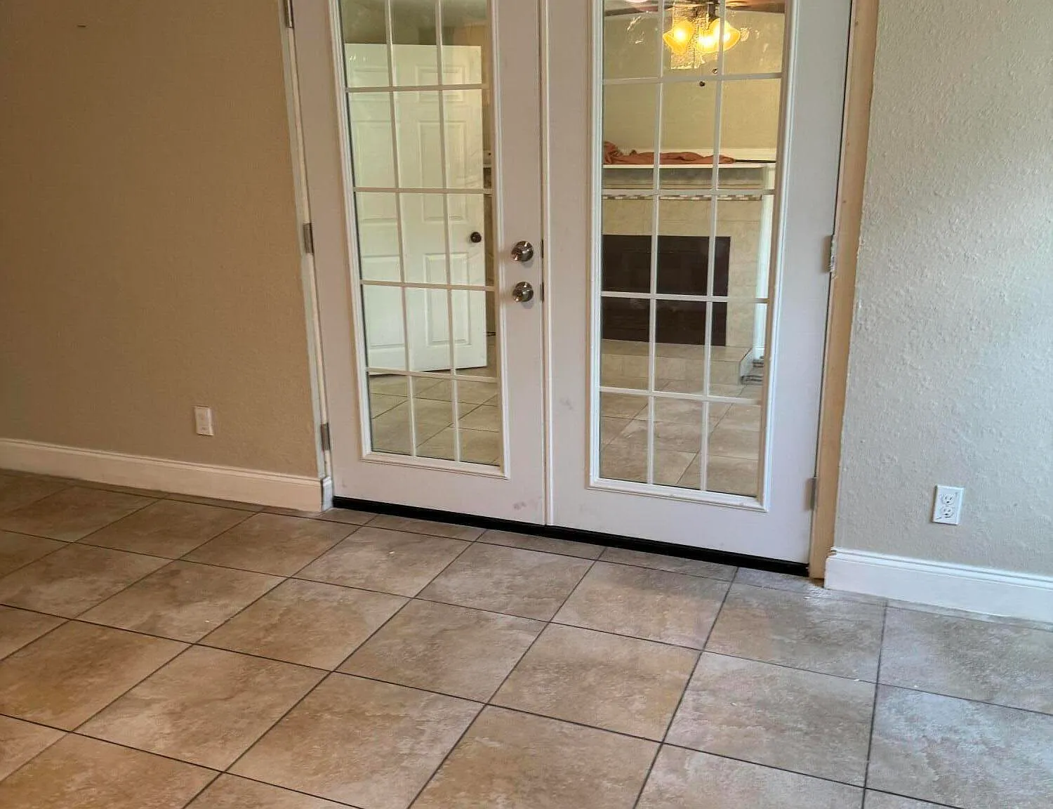 4 bed, 2.0 bath, 1824 sqft, $2,300 — Photo 4