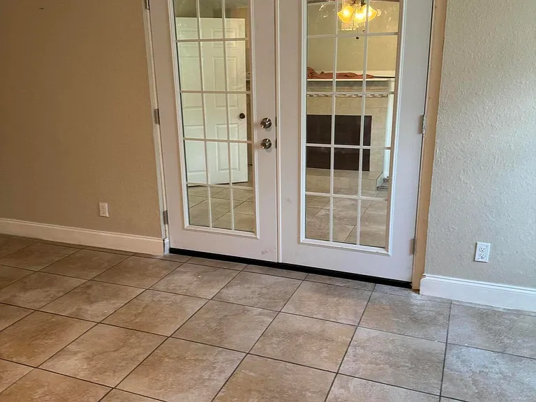 3923 Harbor View Dr — Photo 4