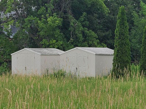 2 Storage Sheds