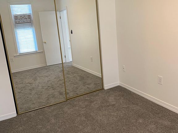 4th image of 2517 N Washington St