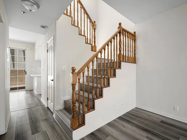 318 N Kenwood St #105 — Photo 14