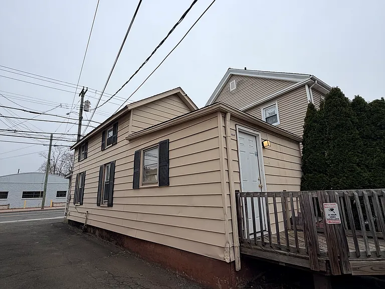 466 Main St — Photo 16